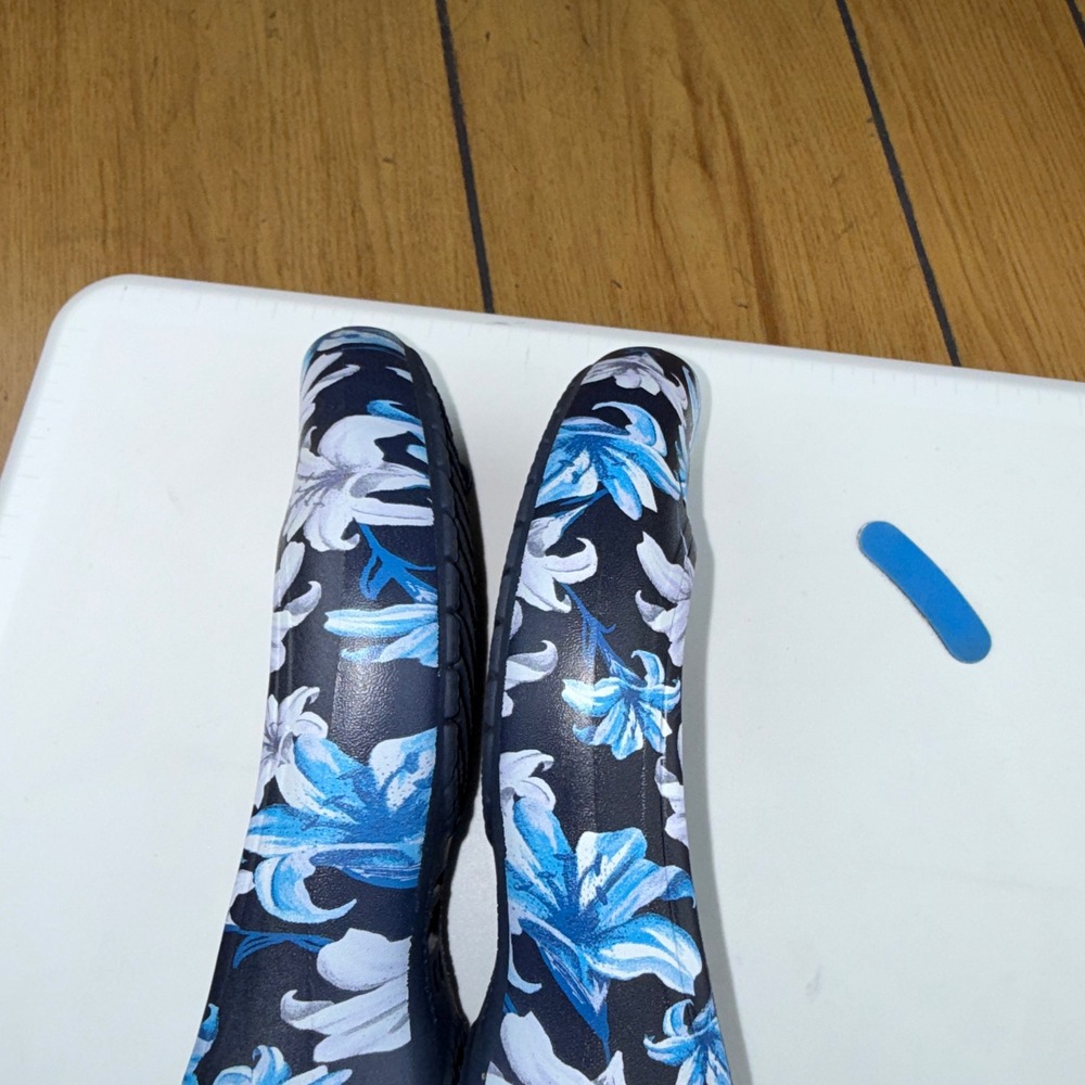 Crocs Kadee Floral Flats Navy Blue White Lily Print Slip On Shoes Womens 7 - Picture 8 of 15